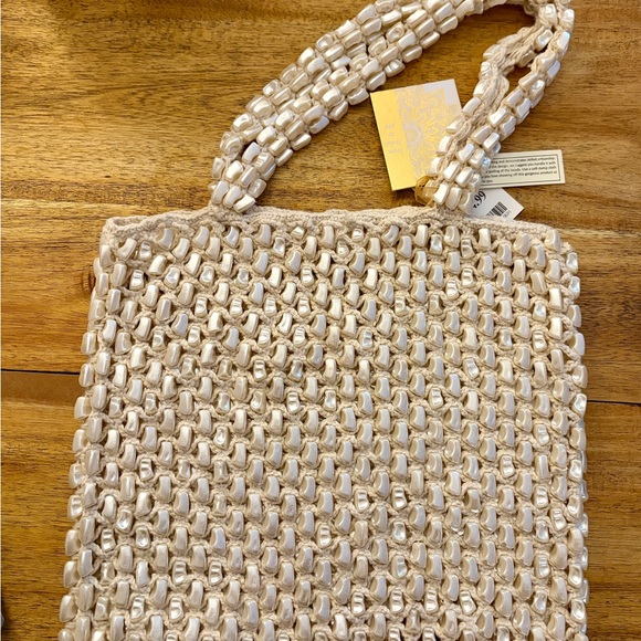 Viral Cream Knit Crochet/ Pearl Beaded Tote Bag NWT - Picture 3 of 12